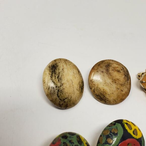 Vintage Lot of mid sized clip on earrings with different themes Great condition - Picture 5 of 8